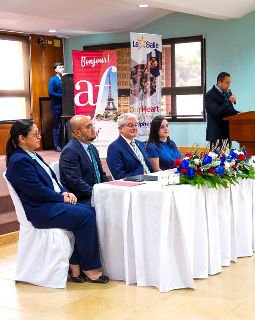 firma convenio la salle y alianza francesa san pedro sula