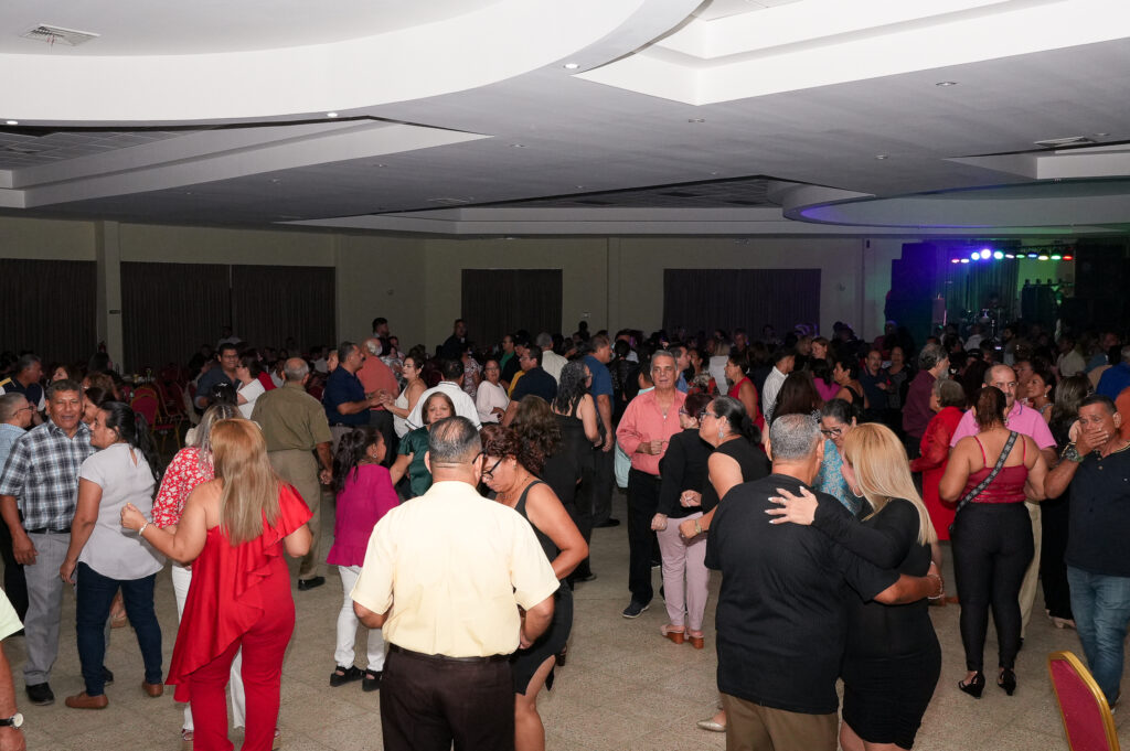 Fiesta navideña 2025 El túnel del amor Honduras