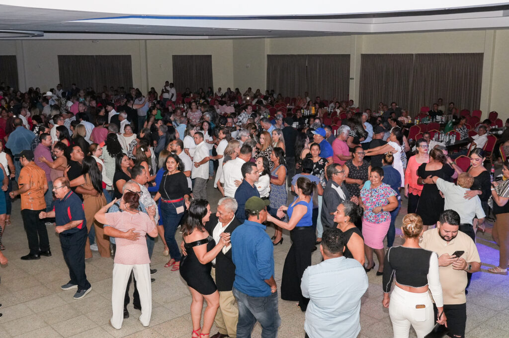 Fiesta navideña 2025 El túnel del amor Honduras