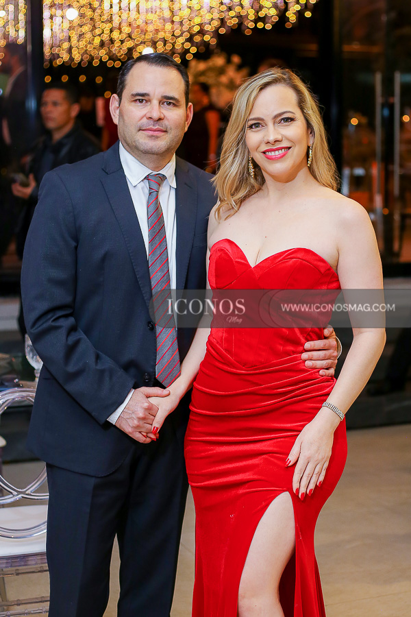 Helen Cecilia Zamora Matute y Alex Mauricio Cosenza Moncadatoshers la cumbre