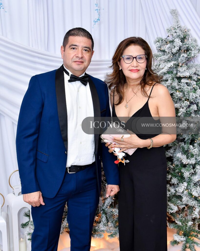 christmas la reina de hielo y el cazador by uth honduras