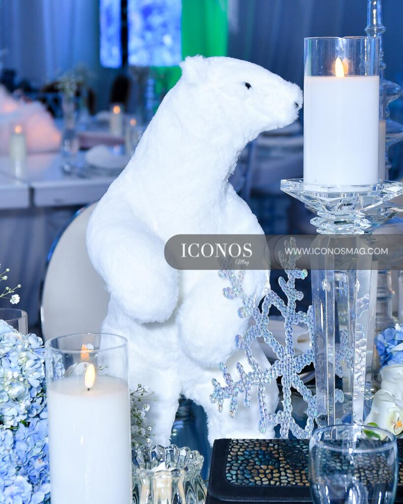 christmas la reina de hielo y el cazador by uth honduras