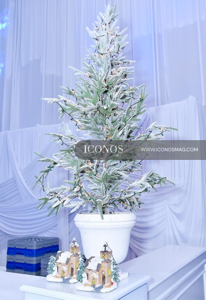 christmas la reina de hielo y el cazador by uth honduras