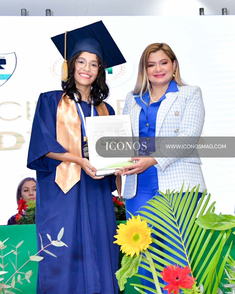 entrega becas jtr by uth honduras