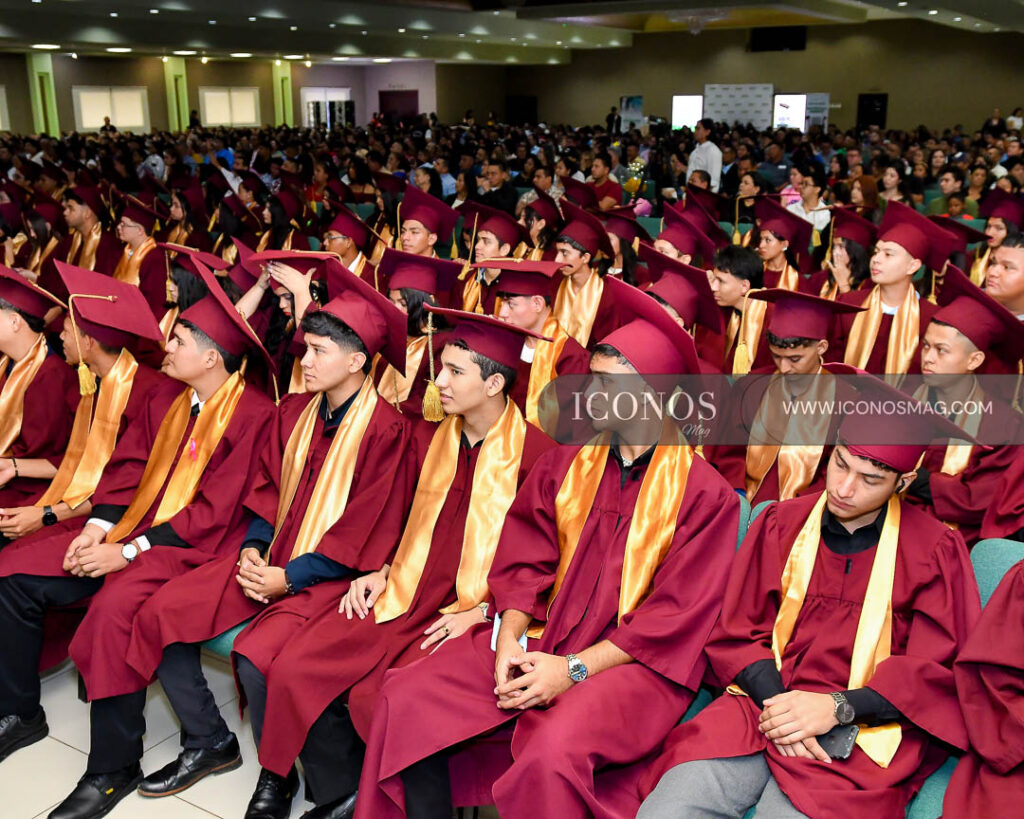 entrega becas jtr by uth honduras