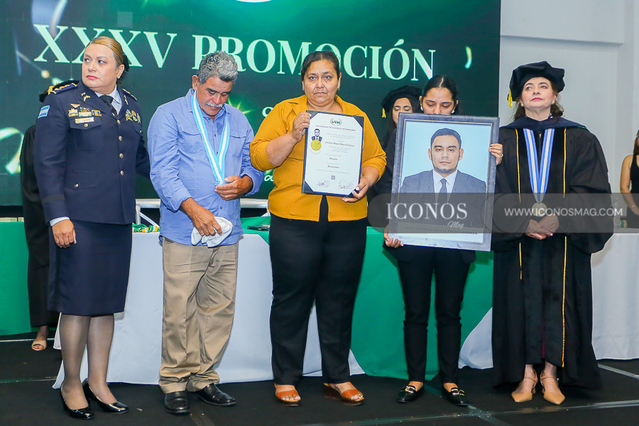 primera graduacion uth tegucigalpa UTH ENERO
