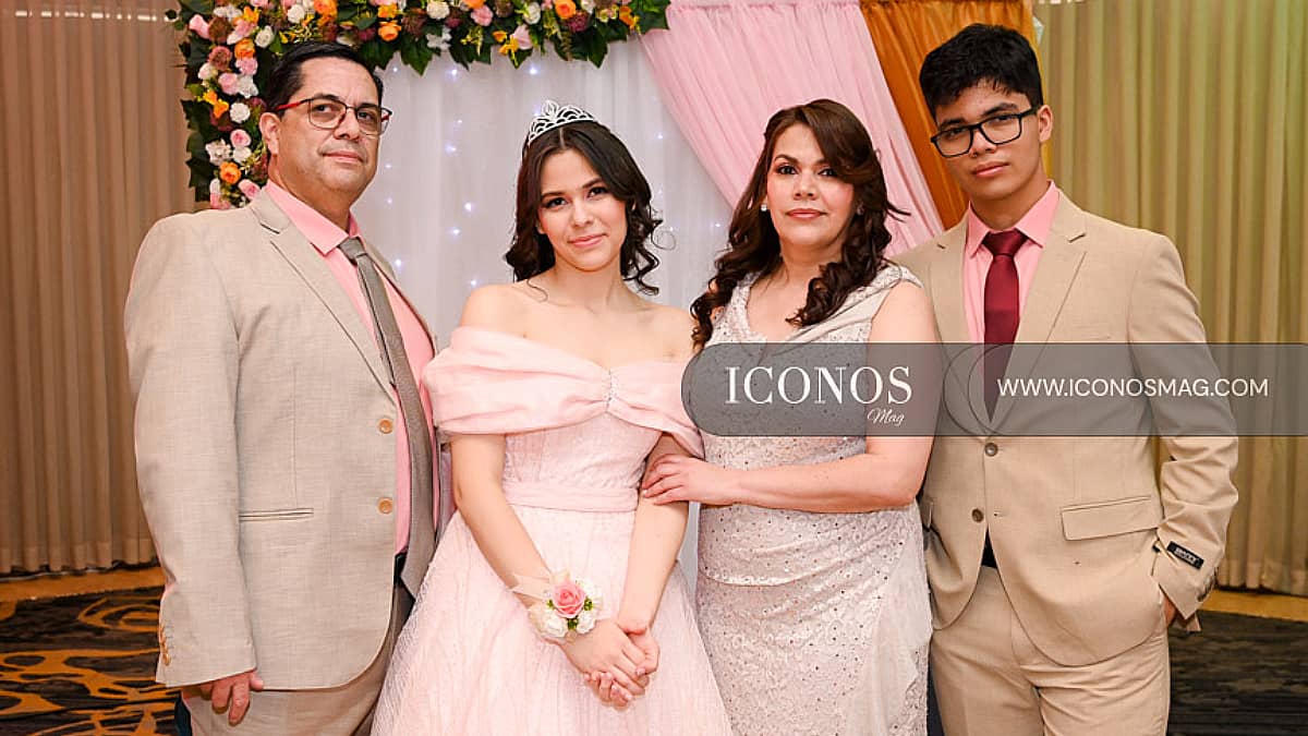 Los quince años de Valeria Abigail Molina Roque