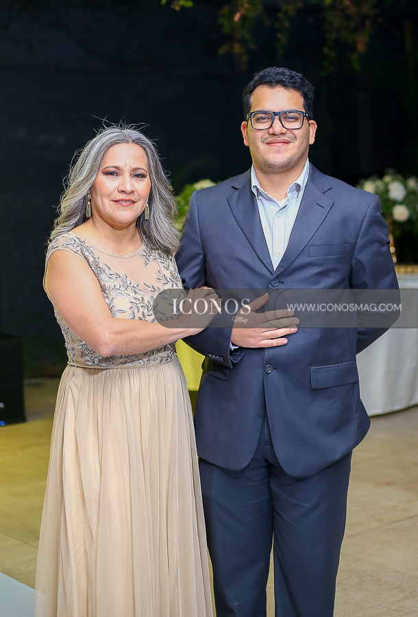 Teresa de Jesus Sanchez Hernandez y Roger Adalberto Trujillo Avila sanchez liquidambar