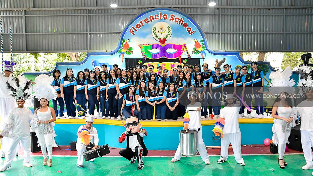 TERCERA PARTE La entrance de los <em>Seniors Eagles FBS</em> 2026 <em>by Florencia Bilingual School</em>