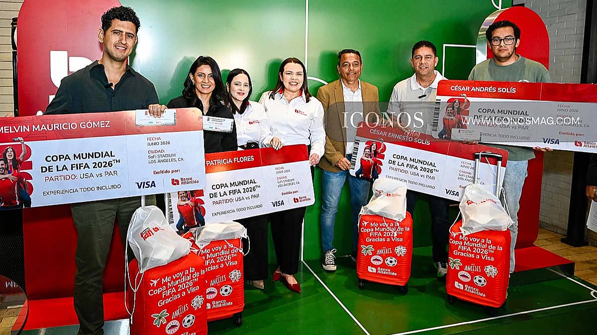 Los ganadores de la promoción <em>Saca tu lado fan con tus tarjetas Visa de Banco Atlántida by</em> Banco<em> Atlántida</em>