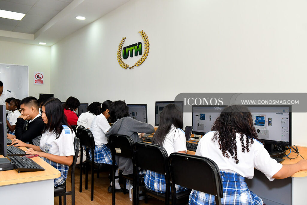 celebracion dia mundial arduino day by uth honduras