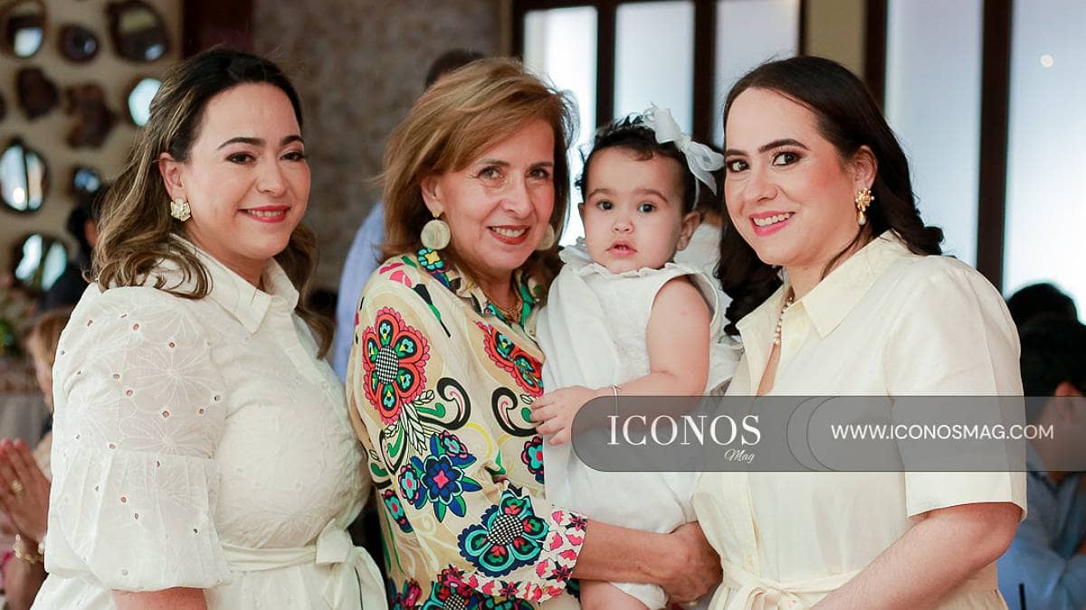 El bautizo de Victoria Regina Cousin Saybe