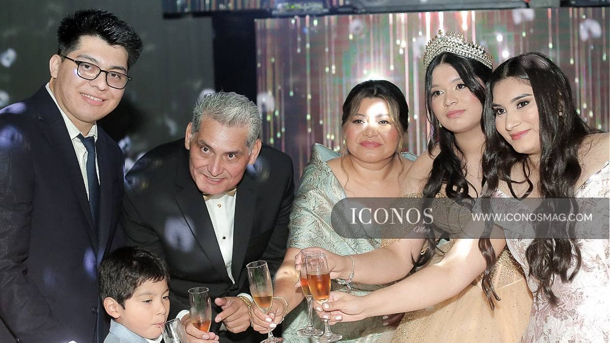 PRIMERA PARTE Los quince años de Mónica Sofía Santos González