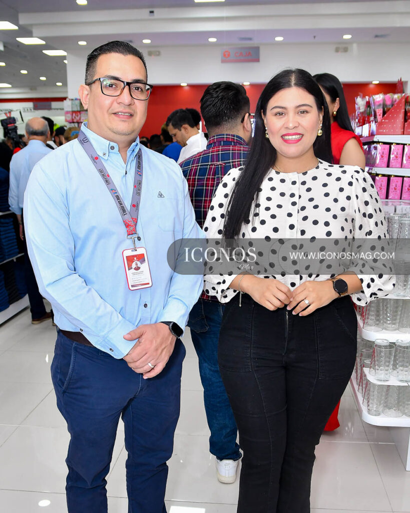 Inaguracion almacenes el titan by town center