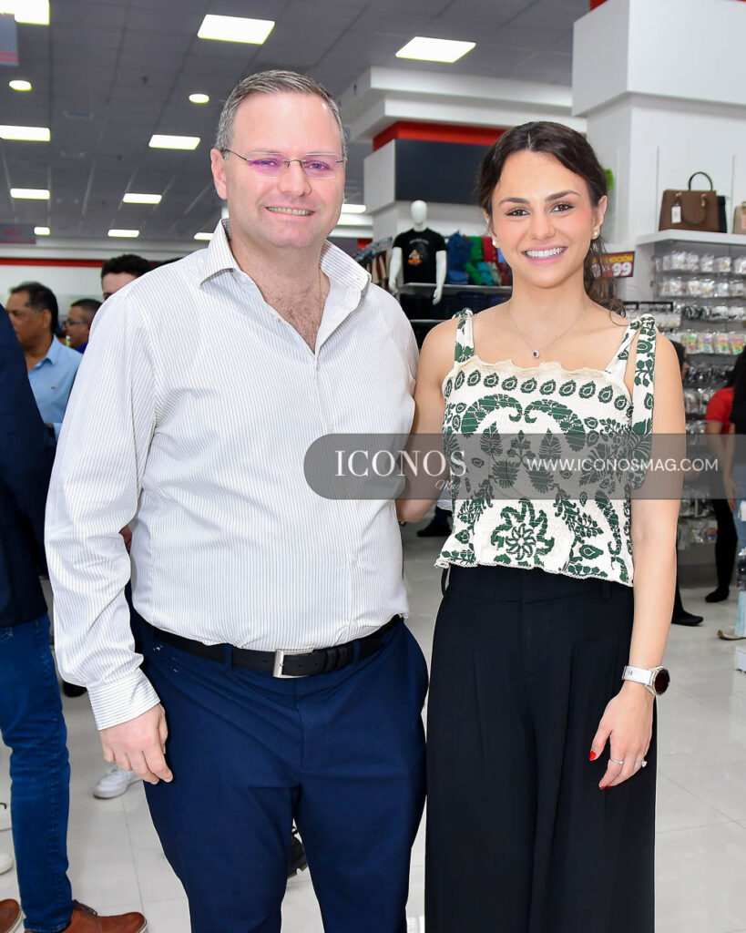 Inaguracion almacenes el titan by town center