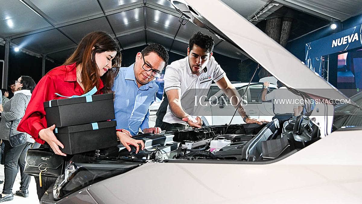 TERCERA PARTE El lanzamiento del <em>Toyota RAV4 HEV 2027 by</em> Grupo <em>Flores</em> Honduras