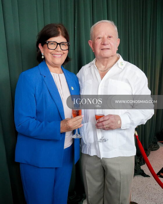 portada inauguracion pasillo de honor uth honduras