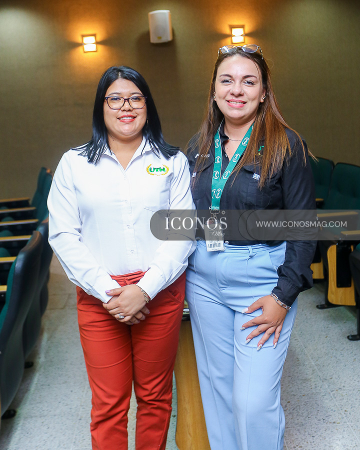 donacion de libros embajador rd a uth tegucigalpa