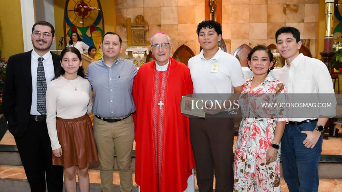 SEGUNDA PARTE La primera comunión y confirmación de los alumnos de <em>Franciscan School</em> en la parroquia <em>San Vicente de Paúl</em>
