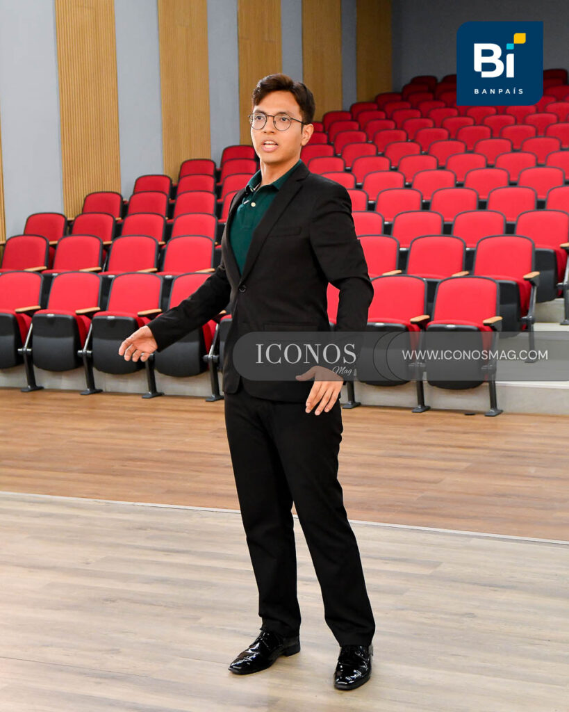Sopranista Dennis Orellana