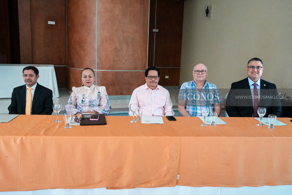 Firman alianza estrategica UTH y la Union de Notarios de Honduras