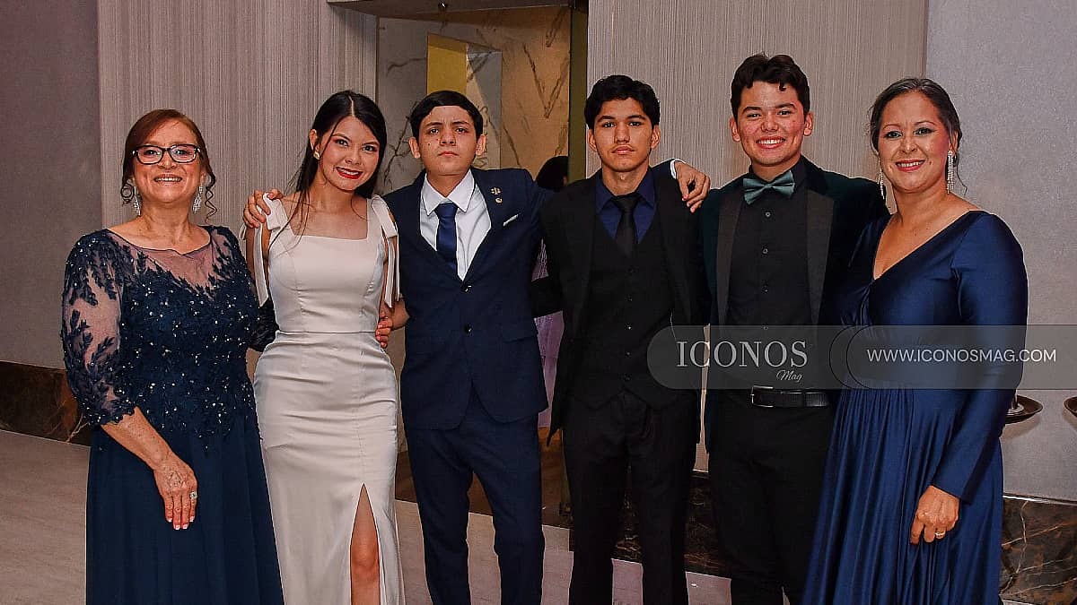 TERCERA PARTE La gala de graduación <em>Seniors SE 2026 Albert Einstein International School</em>