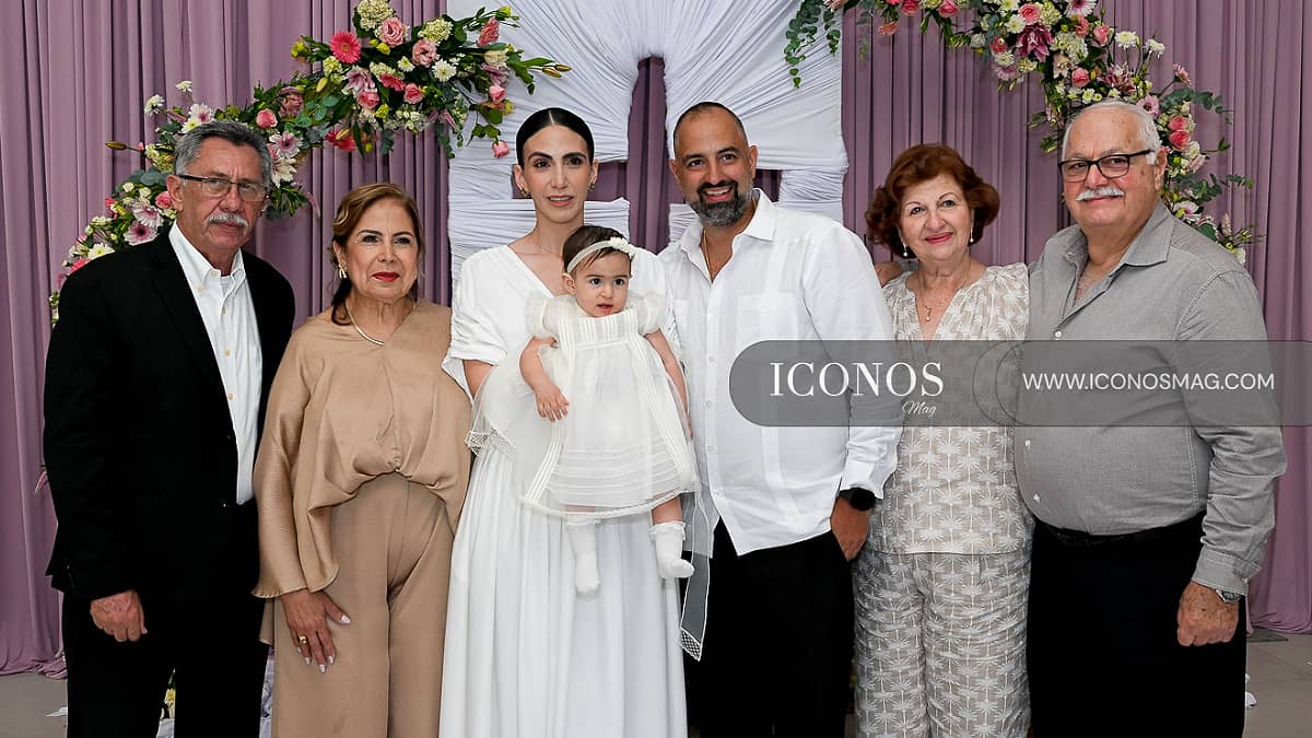 El bautizo de Arwa Soraya Handal Jananía
