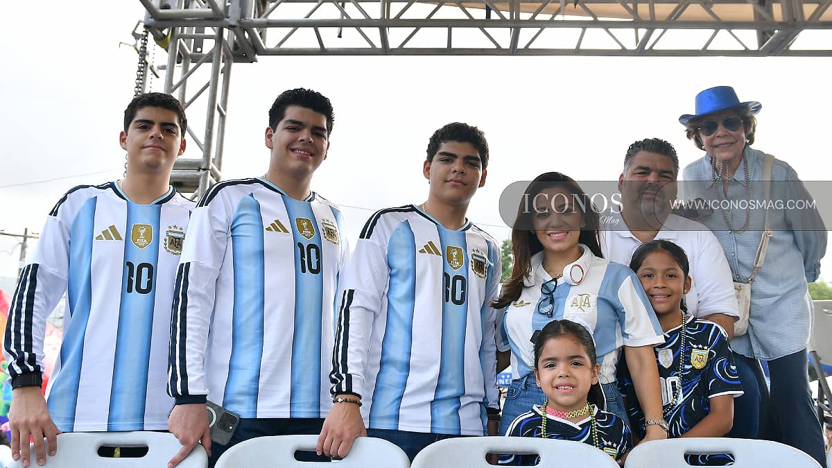 El escenario del desfile de carrozas 2026 <em>by Supermercados Colonial</em> Honduras