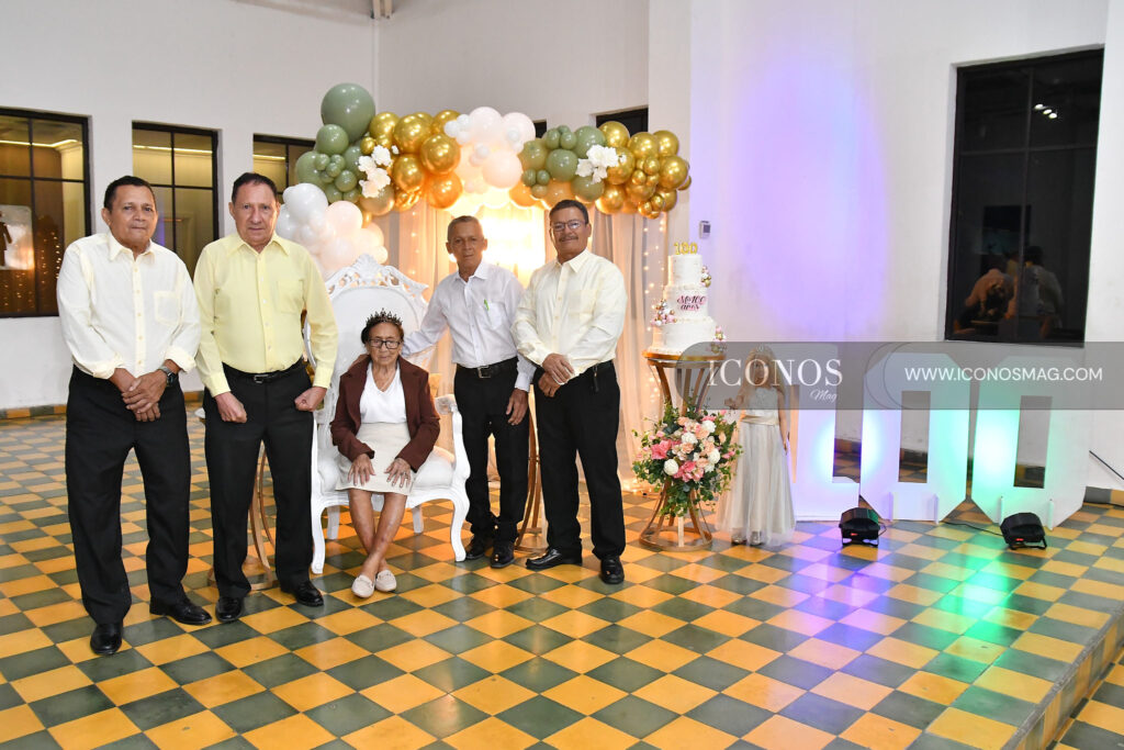 cumpelanos maria ercilia velez escobar