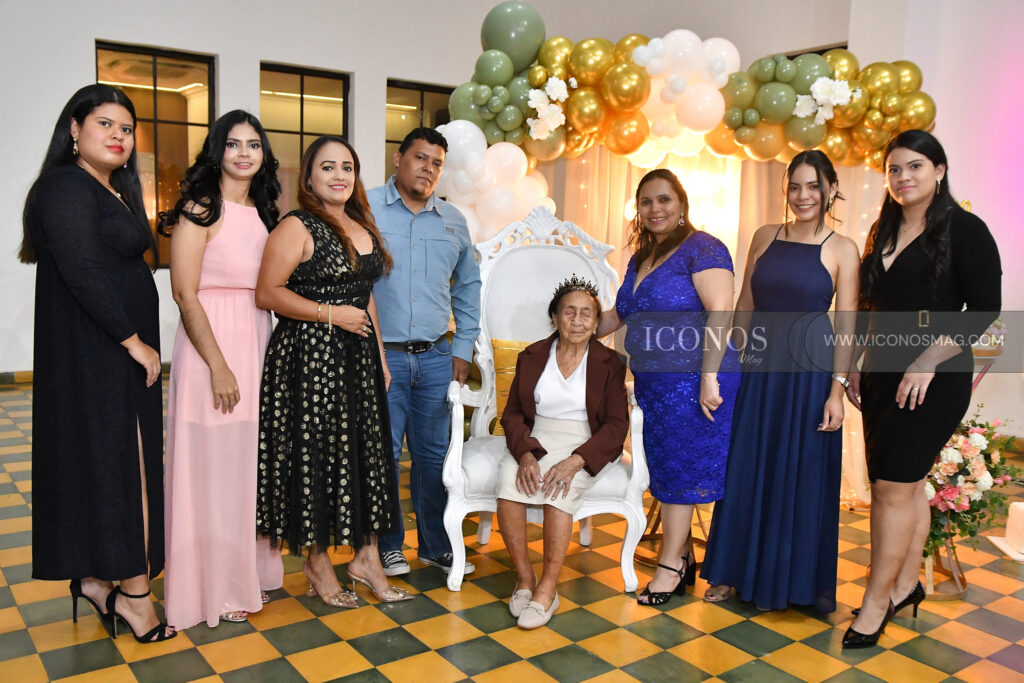 cumpelanos maria ercilia velez escobar