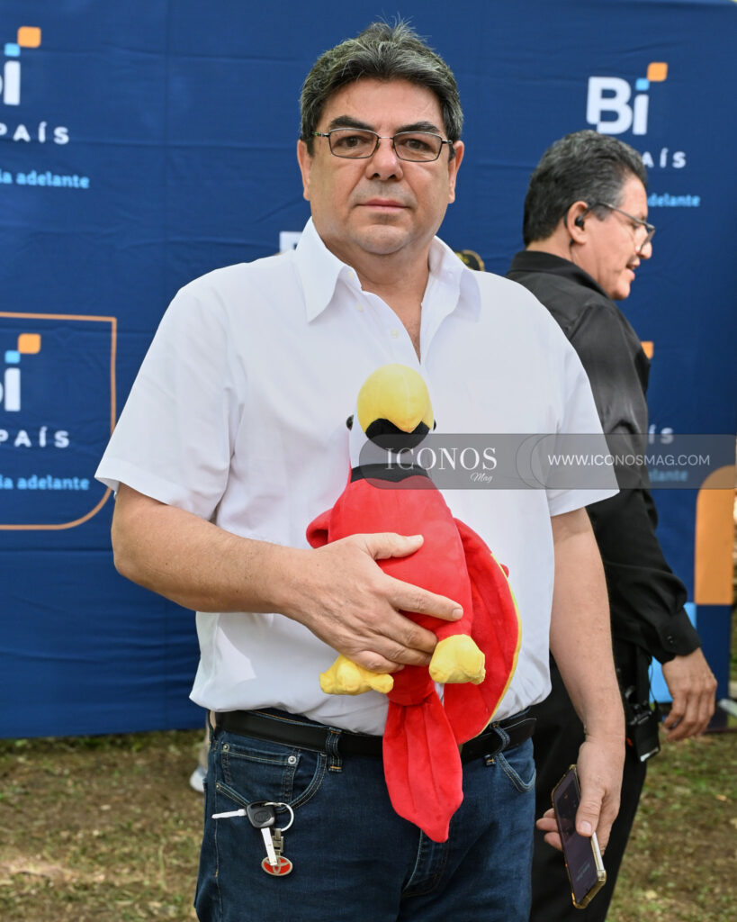 decima tercera liberacion de guacamayas rojas by banco del pais honduras