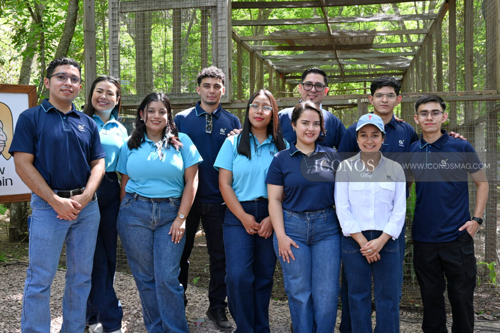 decima tercera liberacion de guacamayas rojas by banco del pais honduras