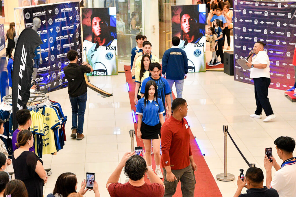 pasarela de indumentarias by Mega Mall honduras
