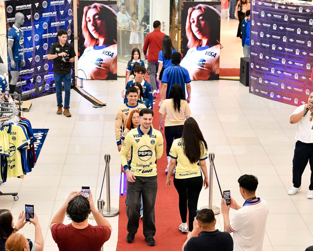 pasarela de indumentarias by Mega Mall honduras