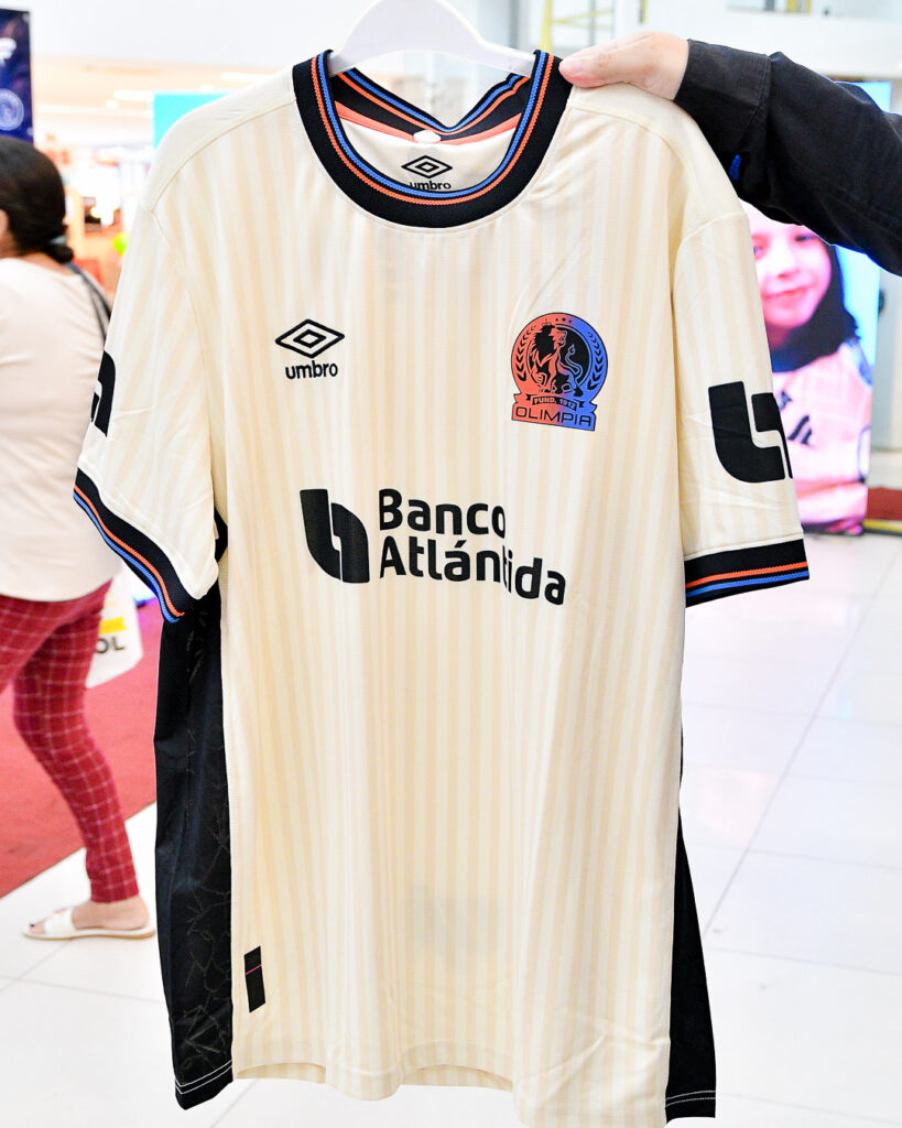pasarela de indumentarias by Mega Mall honduras