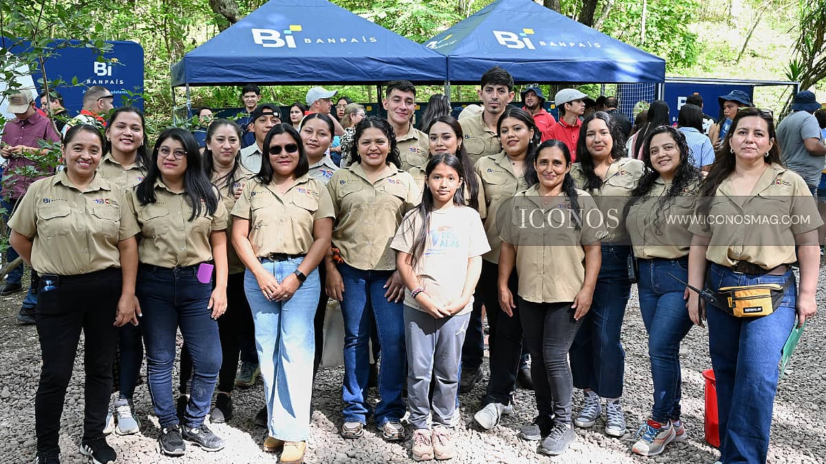 SEGUNDA PARTE La décima tercera liberación de guacamayas rojas en Copán Ruinas <em>by Banco del País</em> Honduras
