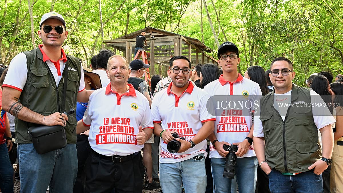 PRIMERA PARTE La décima tercera liberación de guacamayas rojas en Copán Ruinas <em>by Banco del País</em> Honduras