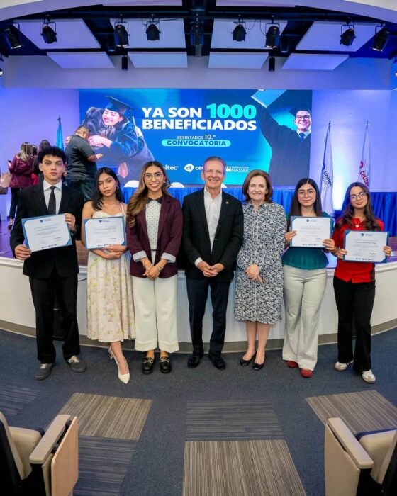 PORTADA Dcima entrega becas fundacin Nasser y Unitec Honduras