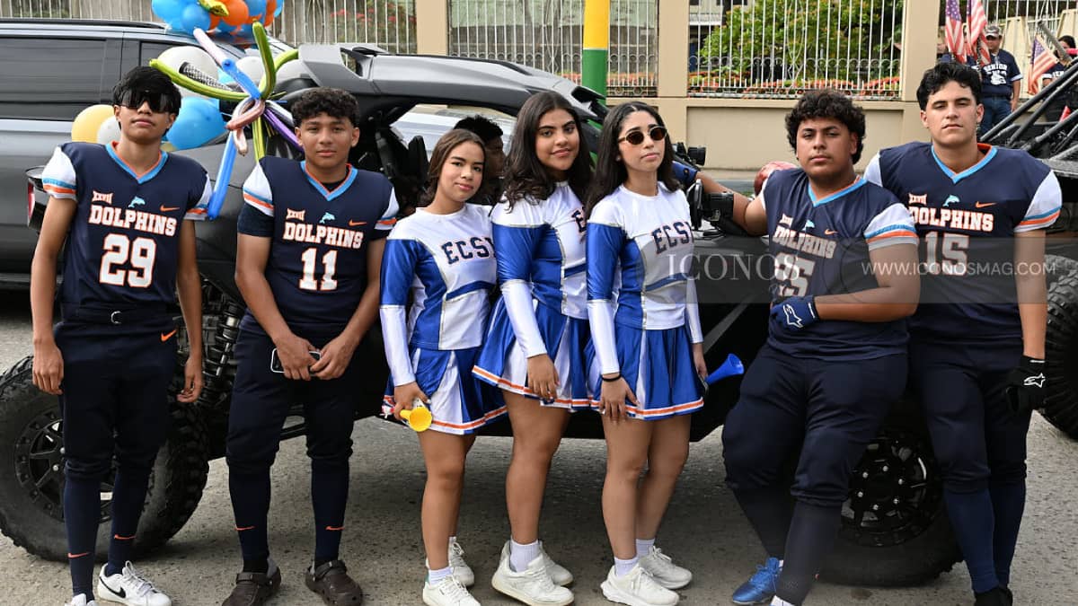CUARTA PARTE La entrada de los <em>Seniors Dolphins ECSI</em> 2027 <em>by Eternity Christian School & Institute</em> El Progreso