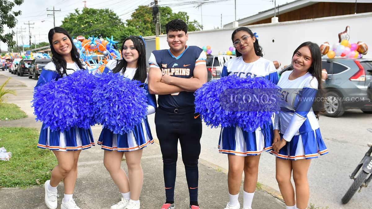 SEXTA PARTE La entrada de los <em>Seniors Dolphins ECSI</em> 2027 <em>by Eternity Christian School & Institute</em> El Progreso