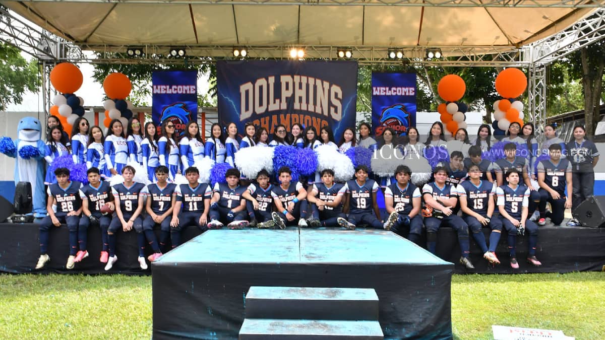 OCTAVA PARTE La entrada de los <em>Seniors Dolphins ECSI</em> 2027 <em>by Eternity Christian School & Institute</em> El Progreso