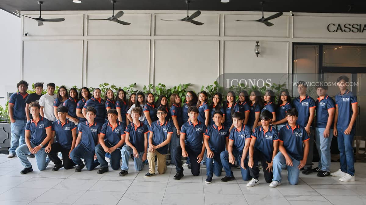 NOVENA PARTE La entrada de los <em>Seniors Dolphins ECSI</em> 2027 <em>by Eternity Christian School & Institute</em> El Progreso