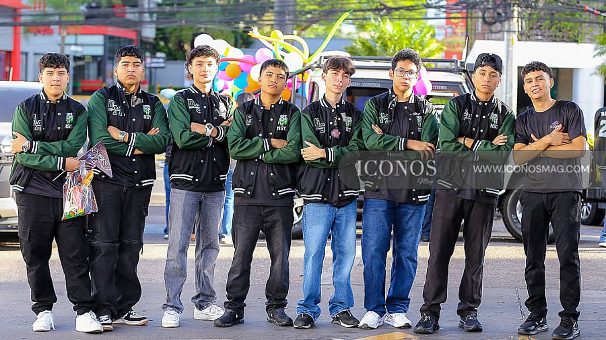 SEGUNDA PARTE La entrada de los <em>Seniors Tigers NST 2027 by Nashville School Tegucigalpa</em>
