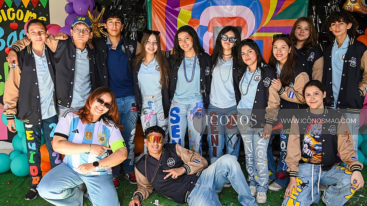 TERCERA PARTE La entrada de los <em>Seniors white Tigers CPCA 2027 by Central Pointe Christian Academy</em> Tegucigalpa