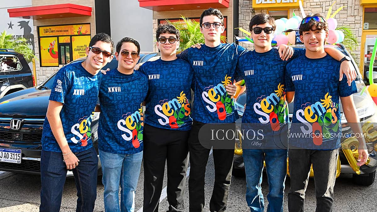 CUARTA PARTE La entrada de los <em>Seniors Wildcats DCS 2027 by Del Campo School</em> Tegucigalpa