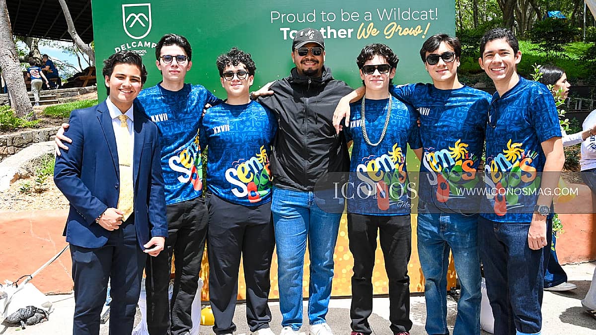 OCTAVA PARTE La entrada de los <em>Seniors Wildcats DCS 2027 by Del Campo School</em> Tegucigalpa