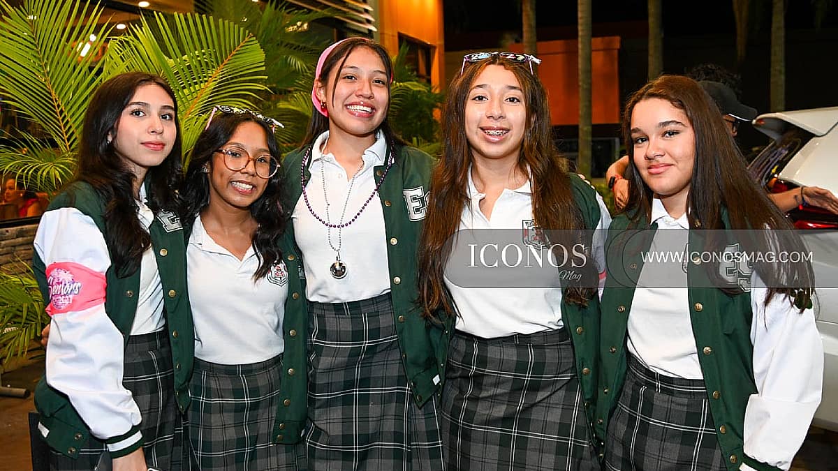PRIMERA PARTE La entrada de los <em>Seniors Panthers ES 2027 by Elvel School</em> Tegucigalpa