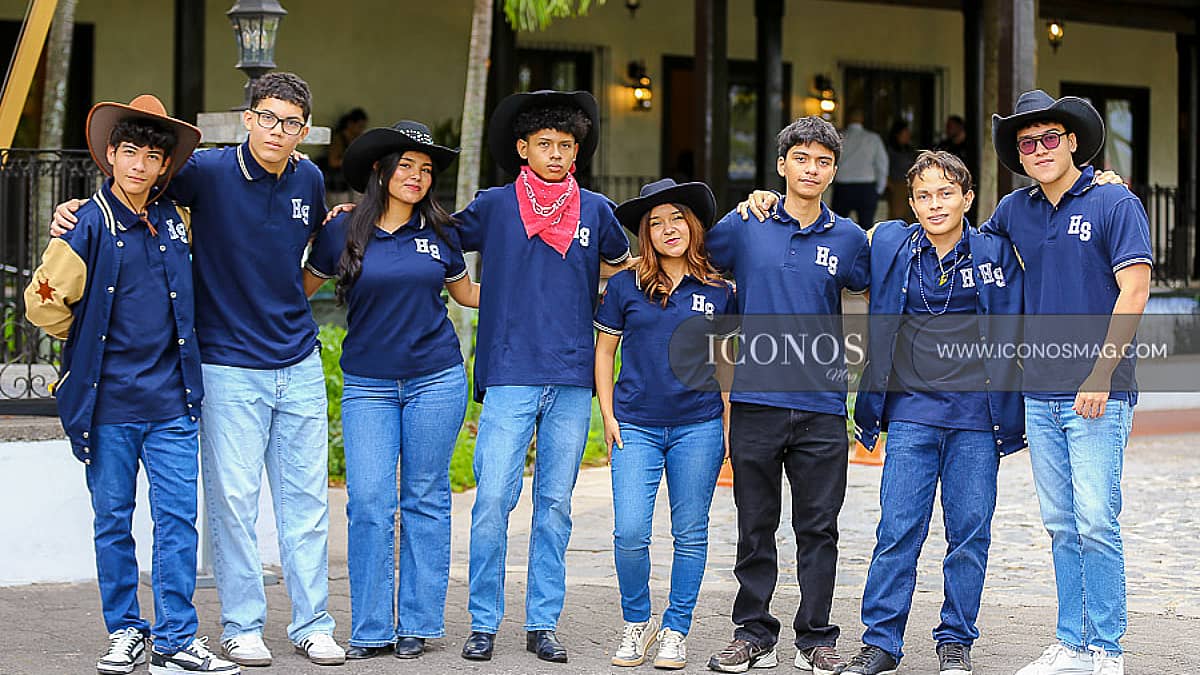 La entrada de los <em>Seniors HS 2027 by Hillcrest School</em> Tegucigalpa