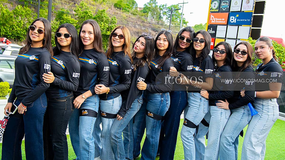 TERCERA PARTE La entrada de los <em>Seniors Tigers IST 2027 by International School Tegucigalpa</em>