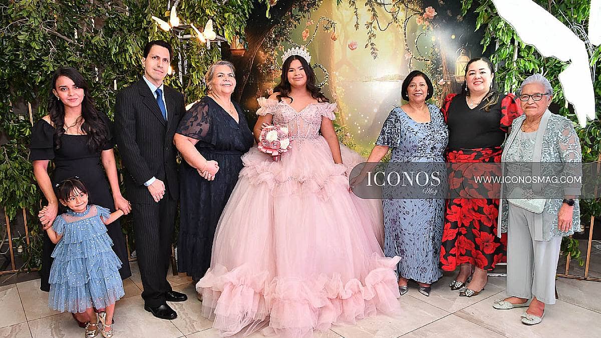 Los quince años de Eva Valentina Cáceres Medina